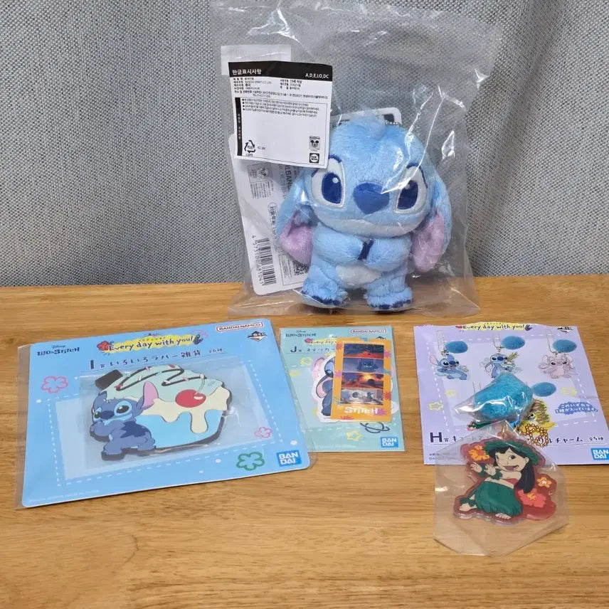 [BUNJANG] Disney Stitch Ichiban Kuji Figure, Rubber Coaster, Sticker, Keyring Bundle Set / 디즈니 스티치 매일 너와 함께 이치방쿠지 일괄판매 인형 및 굿즈 세트