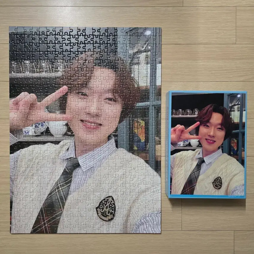 [BUNJANG] Forestella Kang Hyung Ho 500-Piece Jigsaw Puzzle &amp; Double-Sided Hologram Photocard / 포레스텔라 강형호 500피스 직소퍼즐과 양면 홀로그램 포토카드 1장 (비공굿)