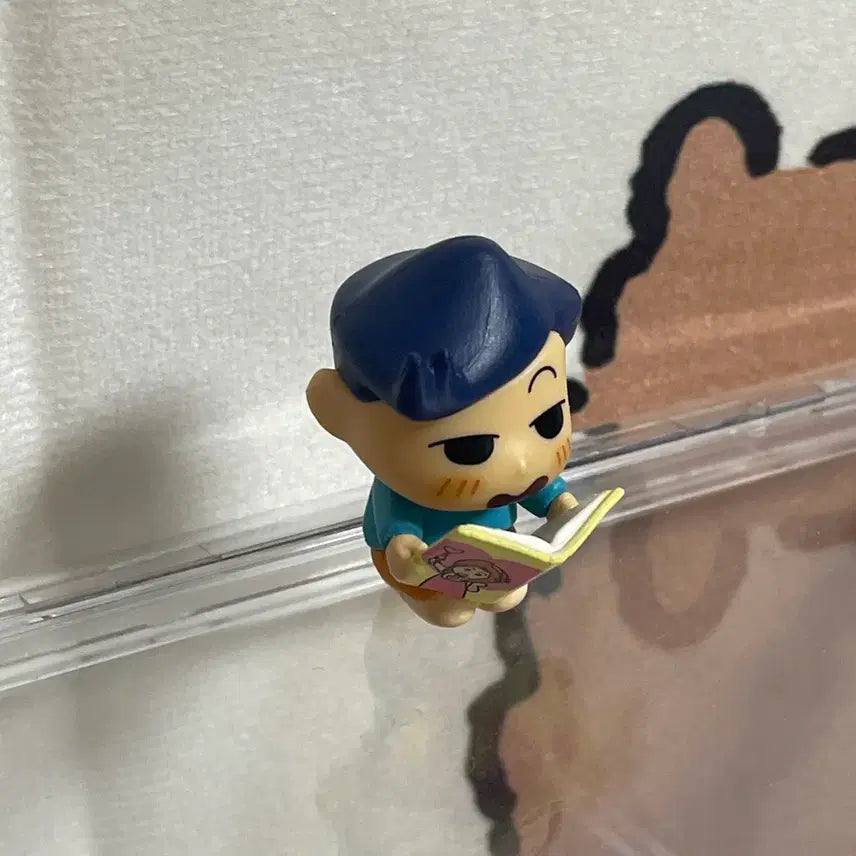 [BUNJANG] Crayon Shin-chan Book Chulsoo Gacha Figure / 짱구는 못말려 그림책 철수 피규어 가챠
