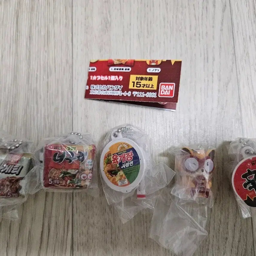 [BUNJANG] Nongshim Ramen Miniature Keyring Gacha Set (5 Types) / 농심 라면 미니어처 키링 가챠 5종 세트