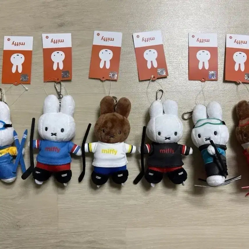 [BUNJANG] Miffy Authentic Sports Themed Keychain Doll Bundle Set / 일괄 판매, 미피 정품 키링 인형 스키 스키점프 아이스하키 하키 스포츠 세트
