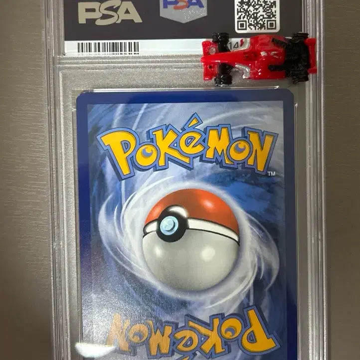 [BUNJANG] Pokemon Card 25th Anniversary Gold Pikachu PSA 8 / 포켓몬카드 25주년 골드 피카츄 psa8