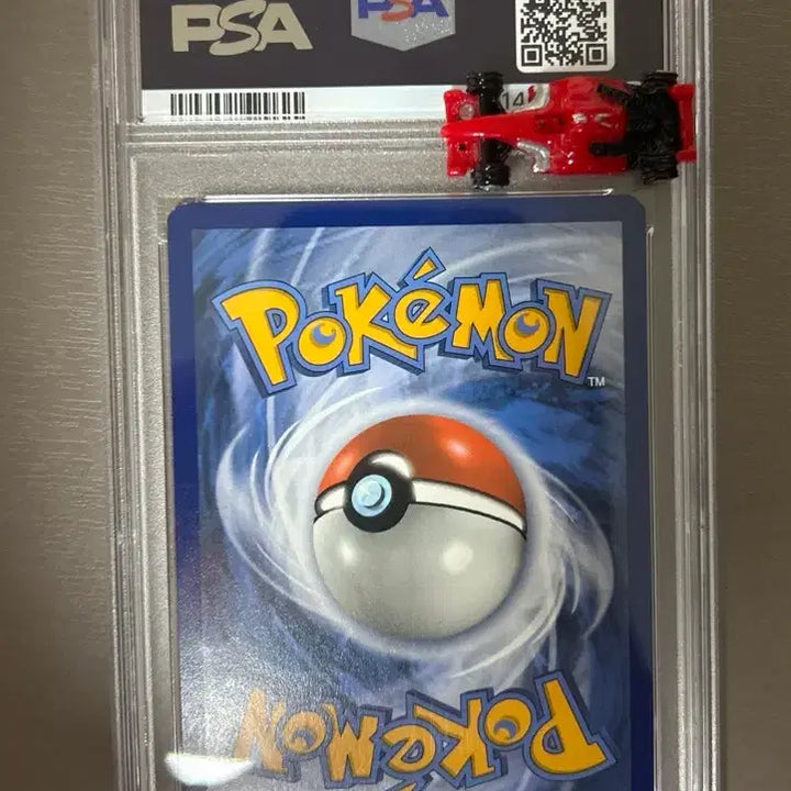 [BUNJANG] Pokemon Card 25th Anniversary Gold Pikachu PSA 8 / 포켓몬카드 25주년 골드 피카츄 psa8