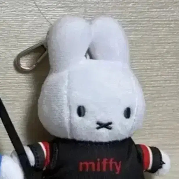 [BUNJANG] Miffy Doll Keychain Winter Olympics Hockey Black / 미피 인형 키링 동계올림픽 하키 블랙 새상품