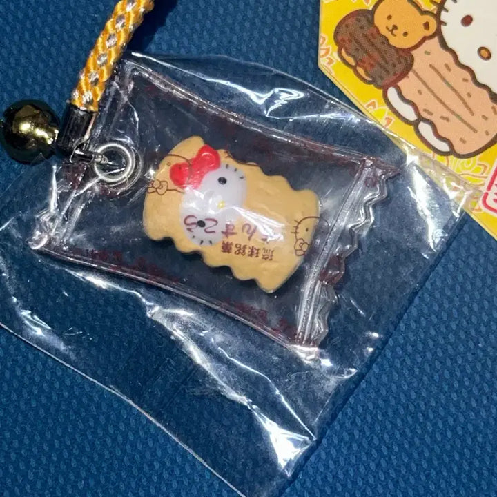 [BUNJANG] Vintage Hello Kitty Okinawa Snack Strap Charm / 오키나와 과자 헬로키티스트랩 고전키티 스트랩