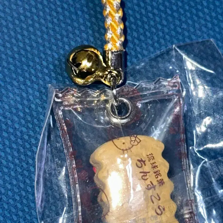 [BUNJANG] Vintage Hello Kitty Okinawa Snack Strap Charm / 오키나와 과자 헬로키티스트랩 고전키티 스트랩