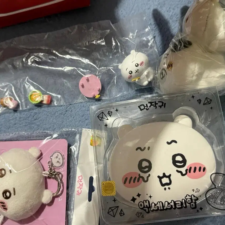 [BUNJANG] Monstrous Acquaintance (Monjakgwi) Keychain &amp; Figure &amp; Mini Doll &amp; Accessory Case Bundle Set / 먼작귀 키링 &amp; 피규어 &amp; 미니인형 &amp; 악세사리통 일괄