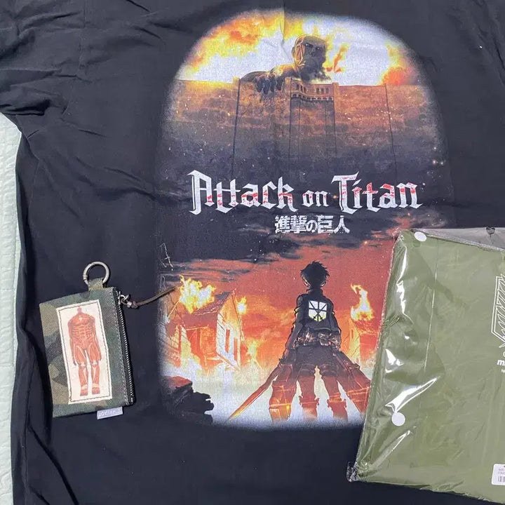 [BUNJANG] Attack on Titan Magritte Coat Keychain, Raincoat / 진격의거인 마하그리드 옷 키링 우비