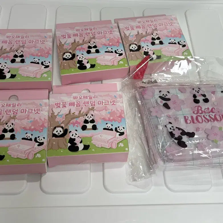 [BUNJANG] Everland Bao Family Set of 5 Pouch and Magnets / 에버랜드 푸바오 바오패밀리 마그넷5종드볼+파우치 일괄