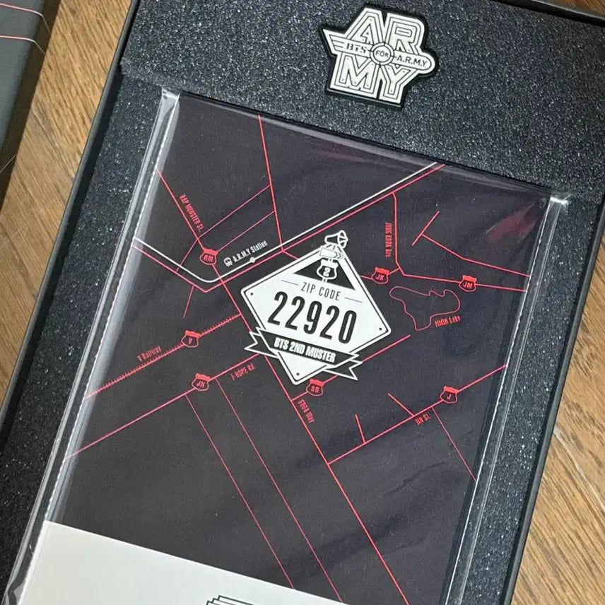 [BUNJANG] BTS 2nd Muster Badge &amp; Postcard Set / BTS 머2터 아미 2기 머스터 뱃지&amp;엽서 세트
