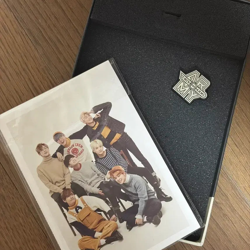 [BUNJANG] BTS 2nd Muster Badge &amp; Postcard Set / BTS 머2터 아미 2기 머스터 뱃지&amp;엽서 세트