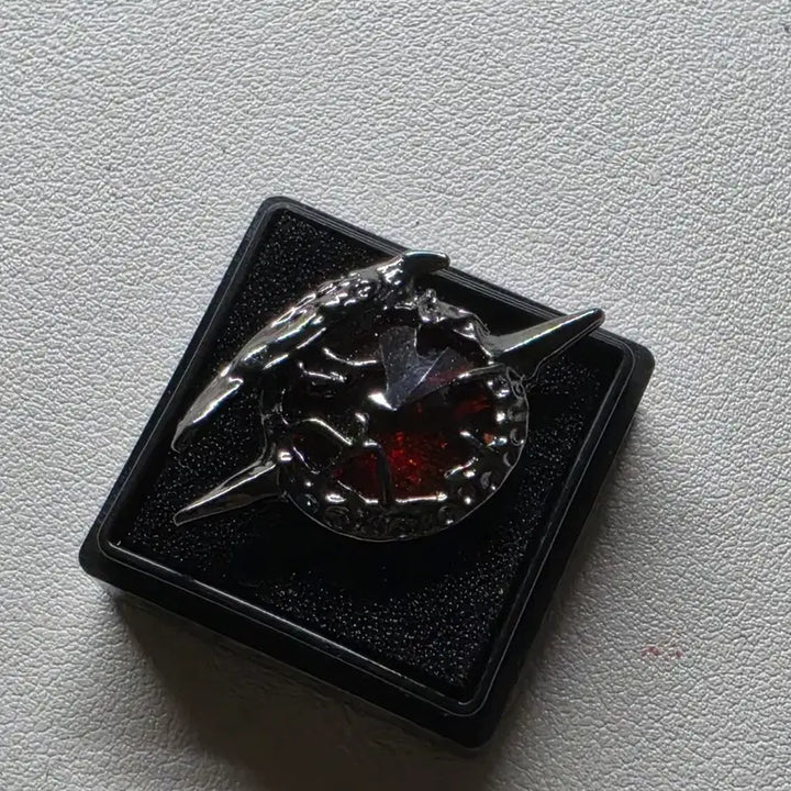 [BUNJANG] Jinwoon Love &amp; Deepspace Badge / 진운 뱃지 러브앤딥스페이스 럽딥