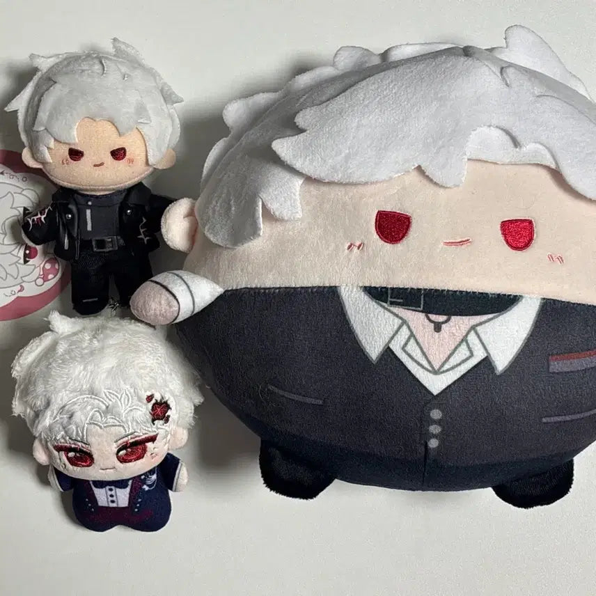 [BUNJANG] Love&amp;deepspace Jinwoon Bundle Set (Official &amp; Unofficial Dolls) / 럽딥 러브앤딥스페이스 진운 공식 비공식 인형 일괄