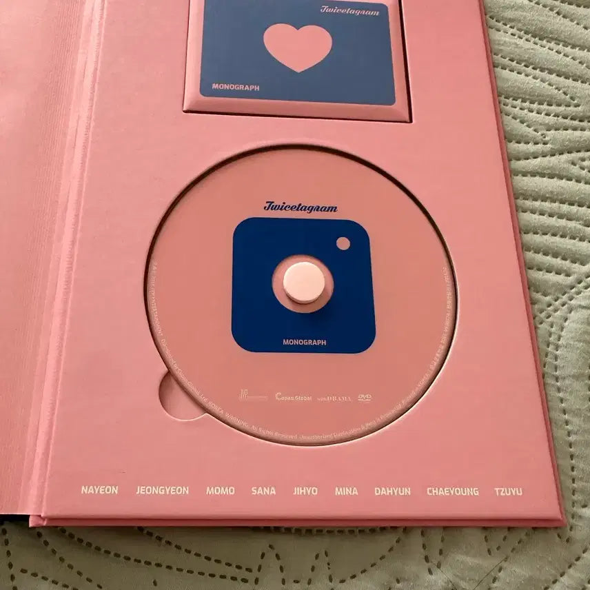 [BUNJANG] Twice Monograph (Full Set) Photobook / 새상품급 트와이스 모노그래프(풀구성)