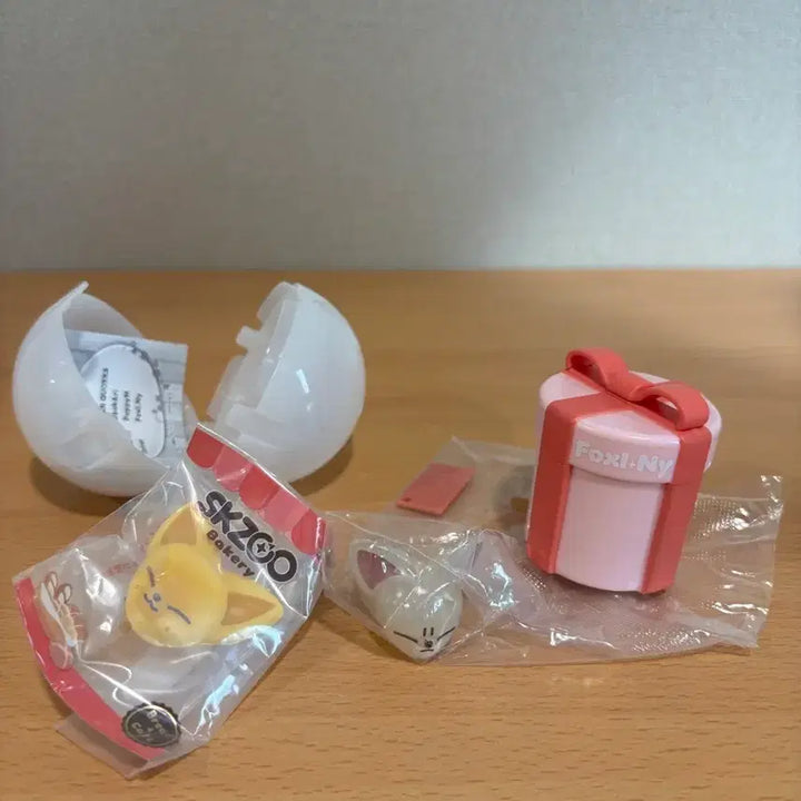 [BUNJANG] Stray Kids Japan Bakery Foxiny Gacha &amp; Ring Set / 스트레이키즈 일본 베이커리 빵 가챠&amp;반지 폭시니 세트 판매