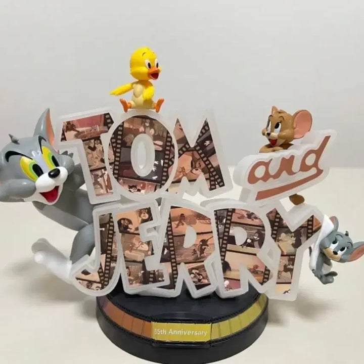 [BUNJANG] Tom and Jerry 85th Anniversary Ichiban Kuji Prize A Figure (Glow-in-the-Dark) / 톰과제리 85주년 제일복권 A상 피규어 (야광 기능)