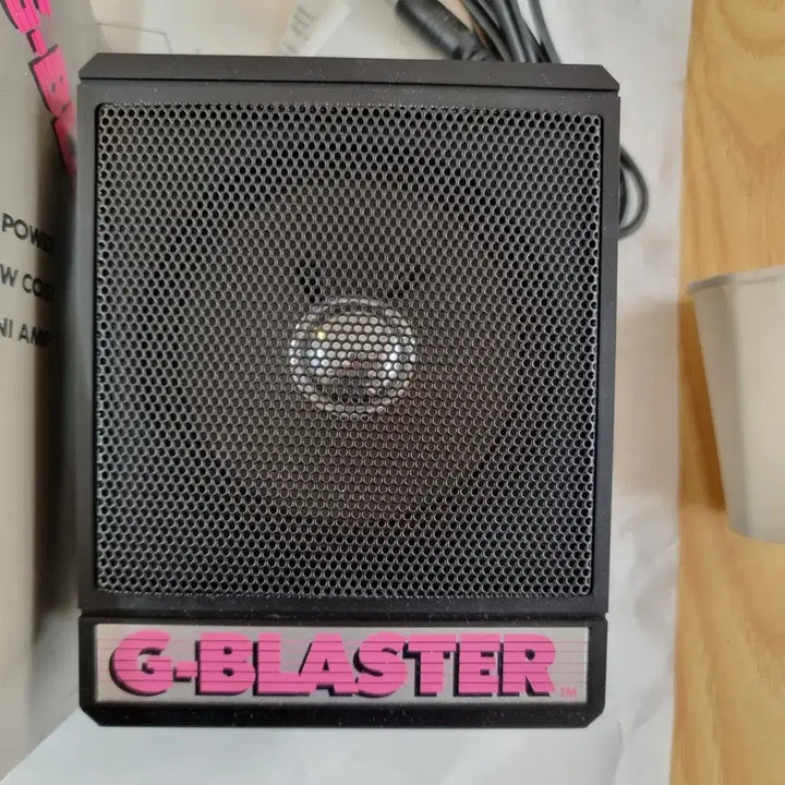 [BUNJANG] G-BLASTER Mini Amplifier for Guitar, Keyboard, Microphone / 휴대하기 좋은 G-BLASTER 미니 앰프예요기타, 키보드, 마이크 등에 사용하기 좋고배터리 또는 어댑터 사용이 가능해요헤드폰 단자가 있어 조용히 연습하기도 좋아요음악 작업