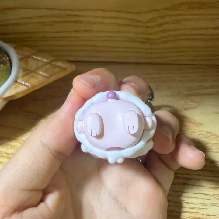 [BUNJANG] 잠뜰tv Pixel-ee Winter Figure Keychain - Suhyeon / [마지막 가격] 잠뜰tv 픽셀리 전시회 겨울 피규어 키링 수현