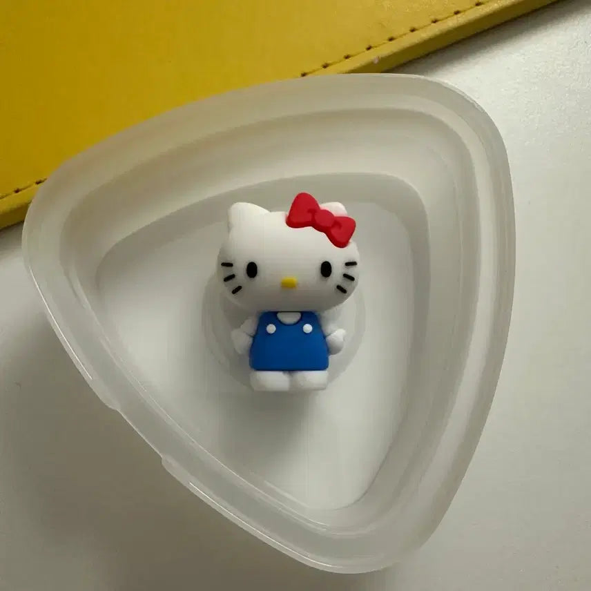 [BUNJANG] Hello Kitty Greek Yogurt Magnet / 요즘 그릭요거트 키티 마그넷