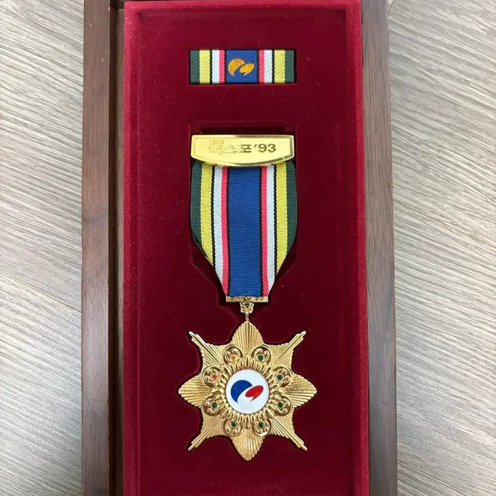 [BUNJANG] 1993 Daejeon Expo Participation Badge Set / 1993 대전 엑스포 기념 기장 약장 참여장
