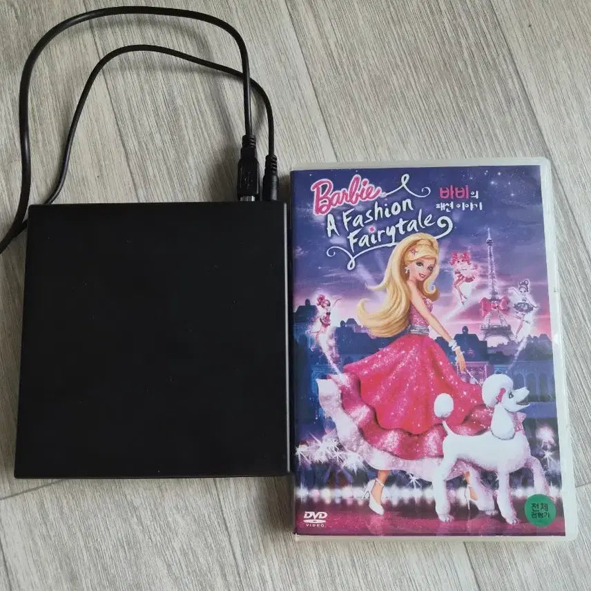 [BUNJANG] Barbie Fashion Story DVD + DVD Player / 바비 패션이야기 DVD+DVD 플레이어 팝니다.