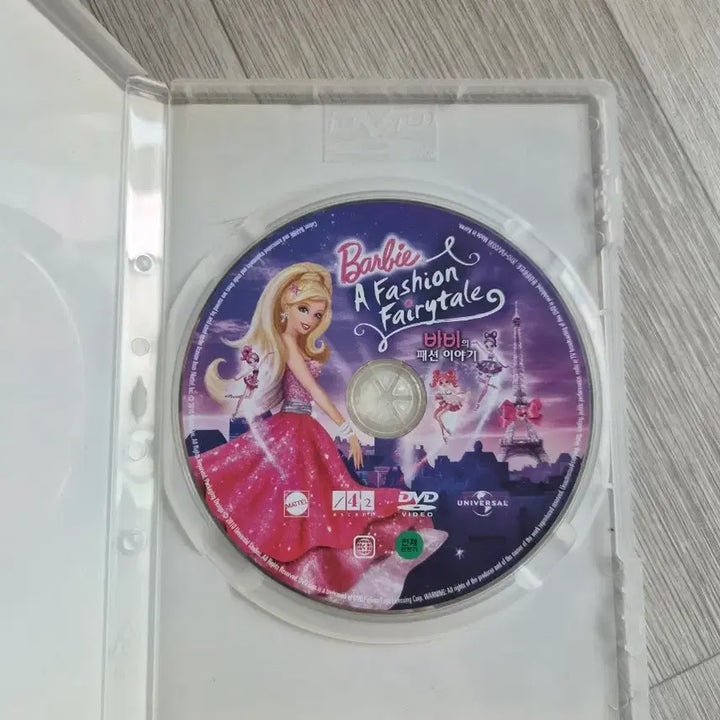 [BUNJANG] Barbie Fashion Story DVD + DVD Player / 바비 패션이야기 DVD+DVD 플레이어 팝니다.