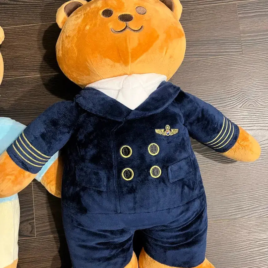 [BUNJANG] Korean Air x WiggleWiggle Flight Attendant &amp; Pilot Bear Set / 대한항공 x 위글위글 콜라보 승무원 파일럿 곰돌이 세트 (담요 없음)