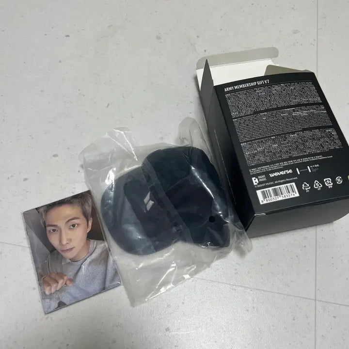 [BUNJANG] BTS Membership Hat Keychain Photocard Bundle Set / BTS merch box 
