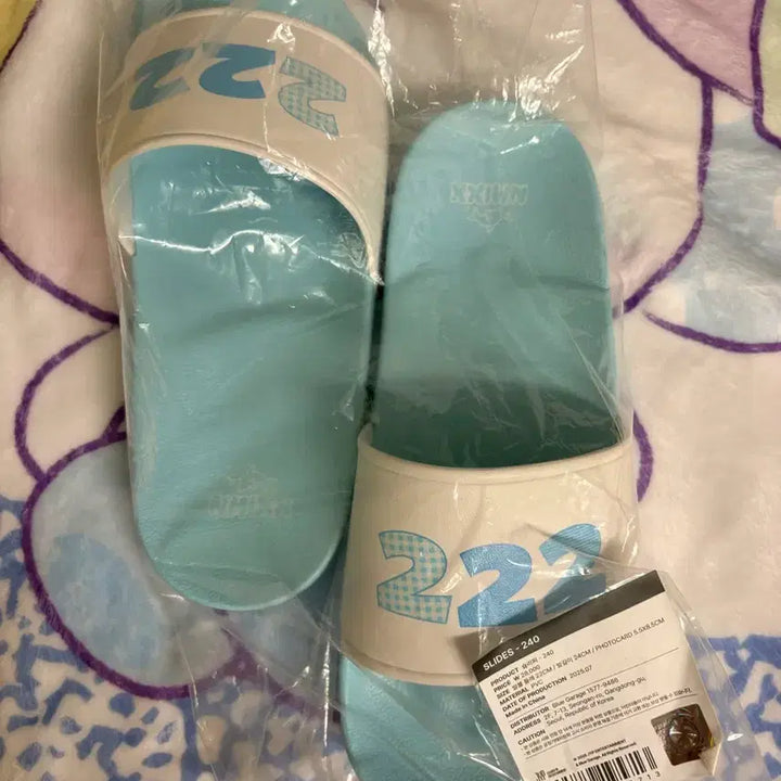 [BUNJANG] NMIXX Fan Meeting Slippers (Size 240) Sealed with Photocard Set / 엔믹스 팬미팅 슬리퍼 240 미개봉새상품 포카세트포함