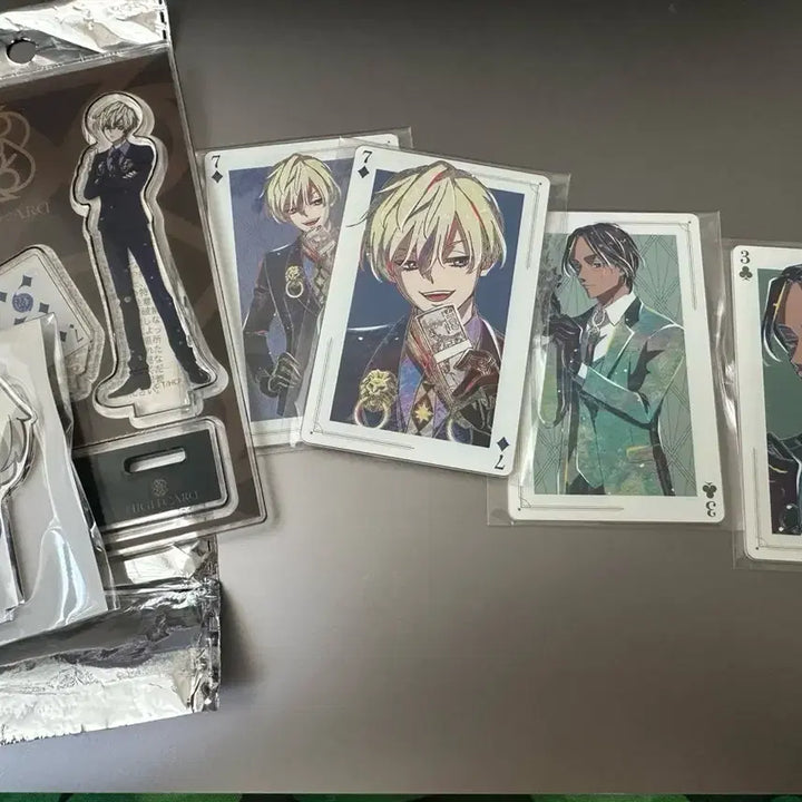 [BUNJANG] HIGH CARD Baseyard Tokyo Collaboration Can Badge Set (4 Types) + Leo Vizai Card Set (4 Types) + Leo Acrylic Stand Set (2 Types) Bundle / 하이카드 HIGH CARD 베이스야드도쿄 콜라보 캔뱃지 4종+레오 비자이 카드 4종+레오 아크릴스탠드 2종 일괄
