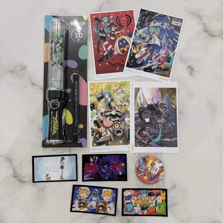 [BUNJANG] Pokemon x Hatsune Miku Rin Len Meiko Photocard Sticker Badge Penlight Bundle Set / 포켓몬스터 포케미쿠 하츠네 미쿠 린 린 메이코 포카 스티커 뱃지 펜라이트 응원봉