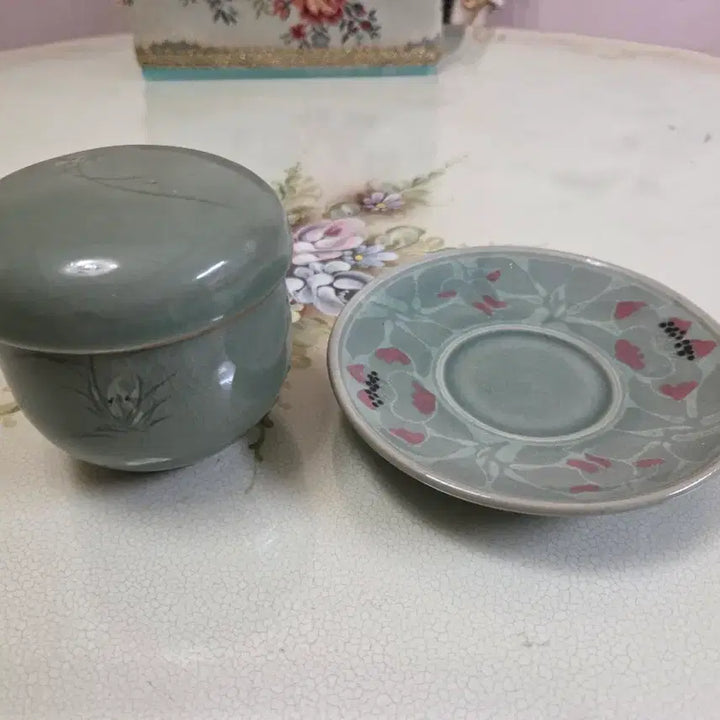 [BUNJANG] Celadon Porcelain Antique Set with Lid and Stand / 청자 세트