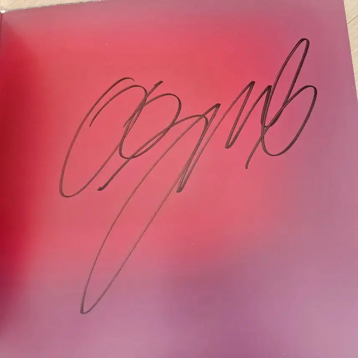 [BUNJANG] Yura Signed Limited Edition LP (Unsealed) / 유라 사인 한정판 LP 팝니다(단순 개봉)