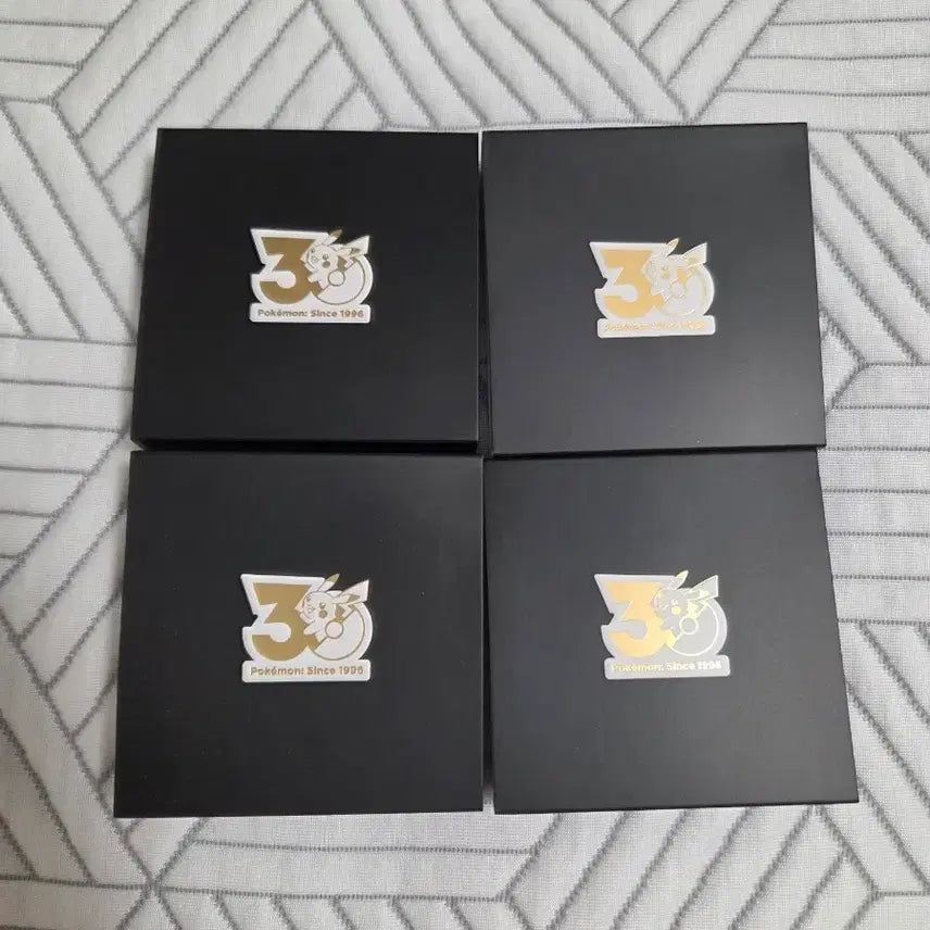 [BUNJANG] Pokemon 30th Anniversary Badge Set (June-September) / 포켓몬 30주년 뱃지 3,4,5,6월 일괄(단순 개봉품)