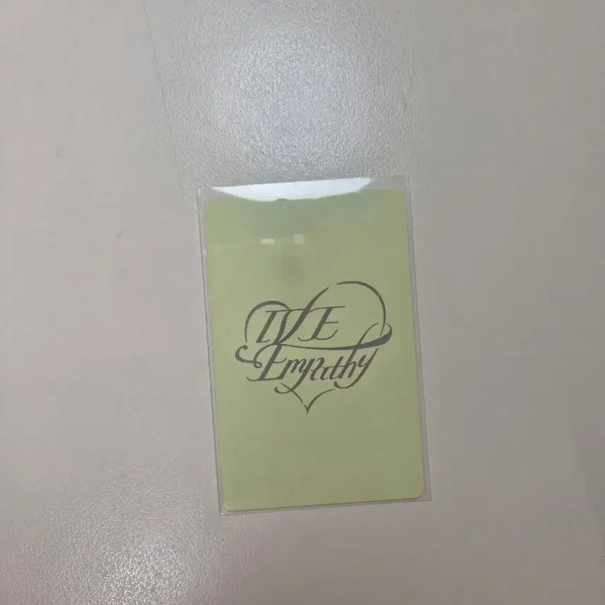 [BUNJANG] IVE Gaeul Photocard / 아이브 가을 포카 0.1에 양도해요