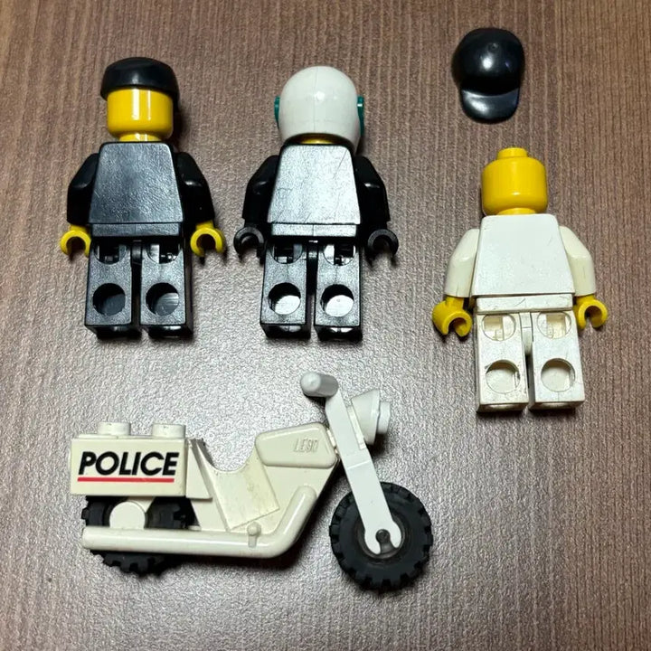 [BUNJANG] LEGO Police Officer + Prisoner Set / 올드레고 경찰관 + 범죄 수감자