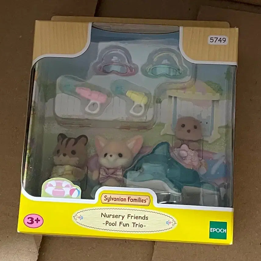 [BUNJANG] Sylvanian Families 5749 Dolphin Water Play Accessory Figure Set / [실바니안 패밀리] 5749-단짝 아기친구들의 돌고래 물놀이 소품 인형 피규어 세트