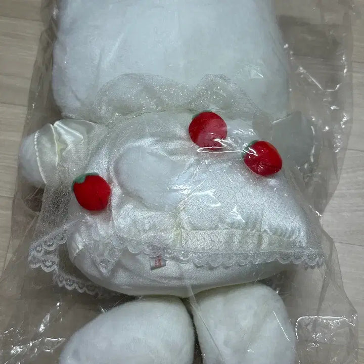 [BUNJANG] Authentic, Sealed, New Vintage Strawberry Hello Kitty Doll / 정품, 미개봉, 새상품) 고전 딸기 스트로베리 헬로키티 인형