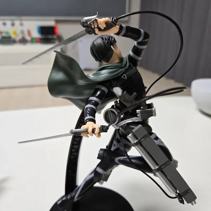 [BUNJANG] Attack on Titan Levi Figure (C Prize) / 자유를찾아서 리바이 C상 판매