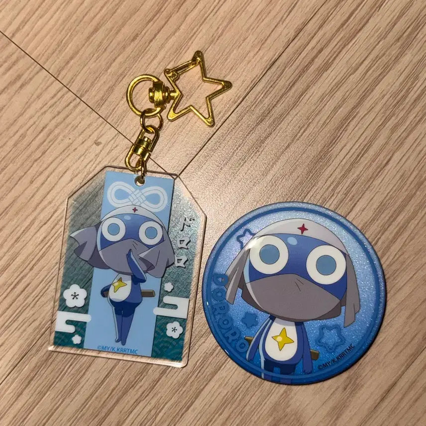[BUNJANG] Keroro Gunsou Dororo Collaboration Omamori Keychain + Pin Badge Set / 돈키호테 케로로중사 콜라보 도로로 오마모리키링+핀뱃지