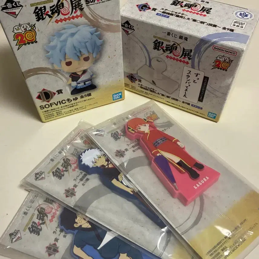 [BUNJANG] Gintama 20th Anniversary Ichiban Kuji D Prize Yorozuya Soft Vinyl Figure Bundle Set with Extras (Stamp, Rubber Stand) / 은혼 20주년 D상 소프비 요로즈야 일괄 + 덤(스탬프, 고무스탠드) 긴토키 카구라 신파치 쿠지 제일복권 피규어