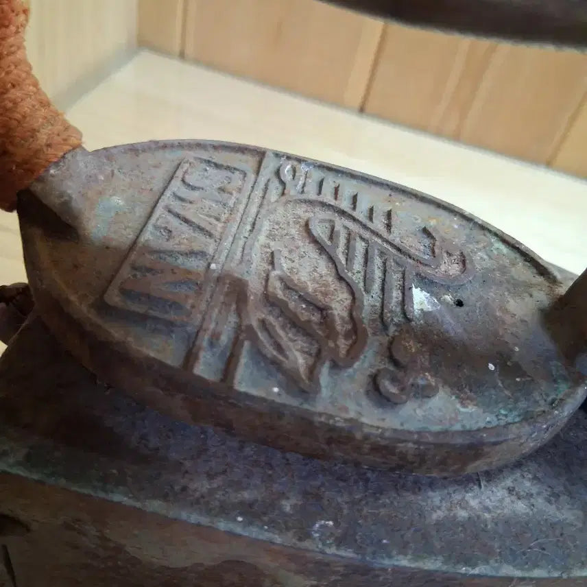 [BUNJANG] Antique Cast Iron Charcoal Iron / 엔틱 무쇠 다리미  숯다리미