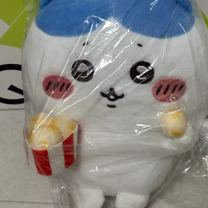 [BUNJANG] Chiikawa Hachiware Eating Popcorn Plush (Sealed New) / 치이카와 팝콘먹는 하치와레 (미개봉 새제품)