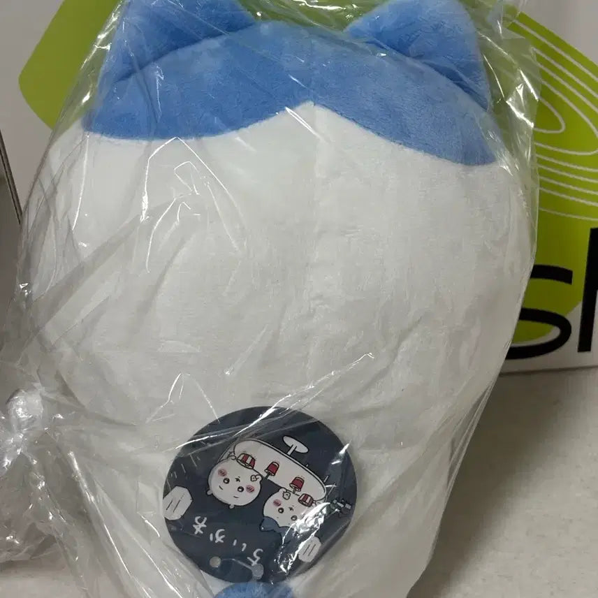 [BUNJANG] Chiikawa Hachiware Eating Popcorn Plush (Sealed New) / 치이카와 팝콘먹는 하치와레 (미개봉 새제품)
