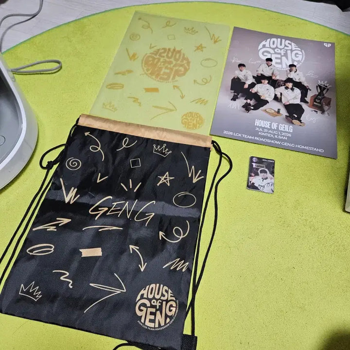 [BUNJANG] Gen.G Official Lightstick Bundle with House of Gen.G Merchandise / Gen.G 젠봉 공식 응원봉 + 하우스 오브 젠지 굿즈 (포스터, 포토카드 등)