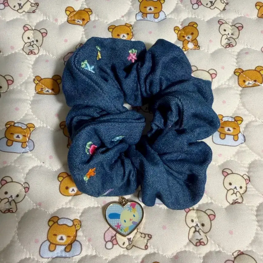 [BUNJANG] Usahana Denim Hair Scrunchie with Charm / 우사하나 데님 헤어 슈슈 곱창머리끈 판매
