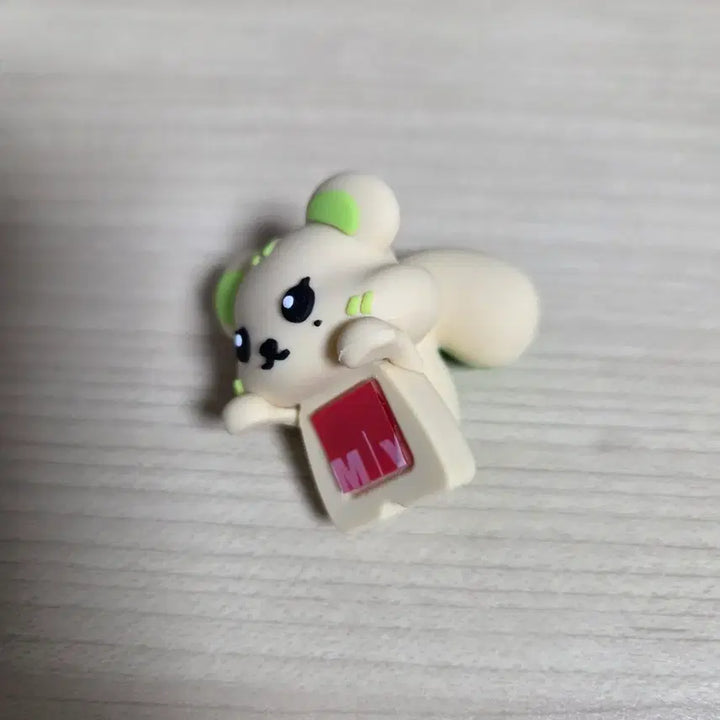 [BUNJANG] fromis_9 Lee Chaeyoung Figure Unsealed / 프로미스나인 피규어 이채영 버전 단순개봉 판매합니다