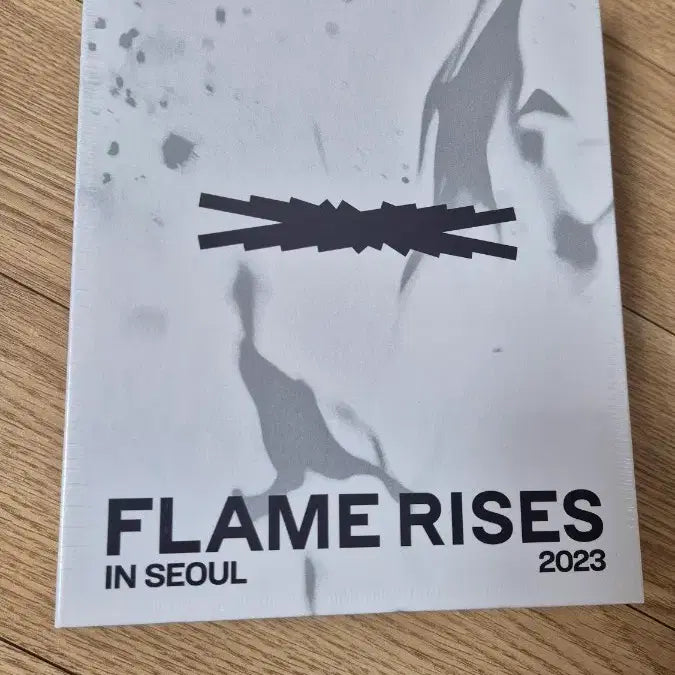 [BUNJANG] LE SSERAFIM FLAME RISES IN SEOUL 2023 Tour Merchandise / 르세라핌 FLAME RISES IN SEOUL 2023 투어 굿즈