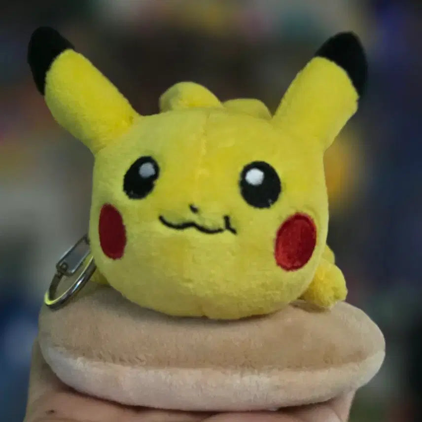 [BUNJANG] Krispy Kreme Pikachu Donut Plush Keyring / 크리스피도넛 포켓몬 피카츄 도넛 인형 키링