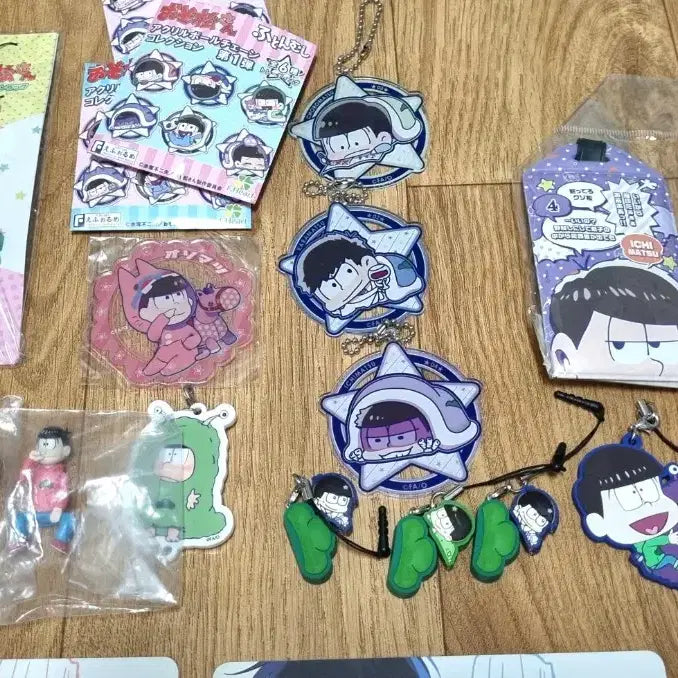 [BUNJANG] Osomatsusan Official &amp; Unofficial Goods Bundle / [택포 1.0] 오소마츠상 공식 굿즈 + 비공 굿즈 일괄